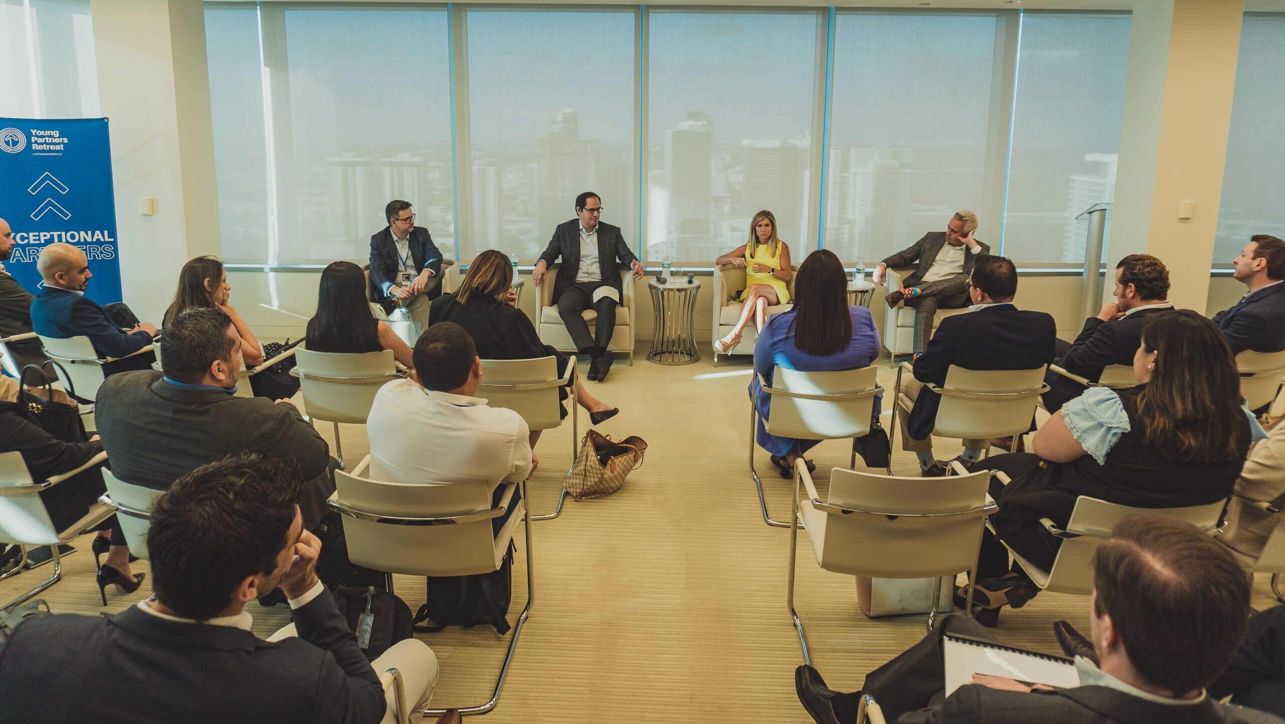 Panel de discusión sobre cómo atraer clientes siendo socio, en Young Partners Retreat Latinoamérica