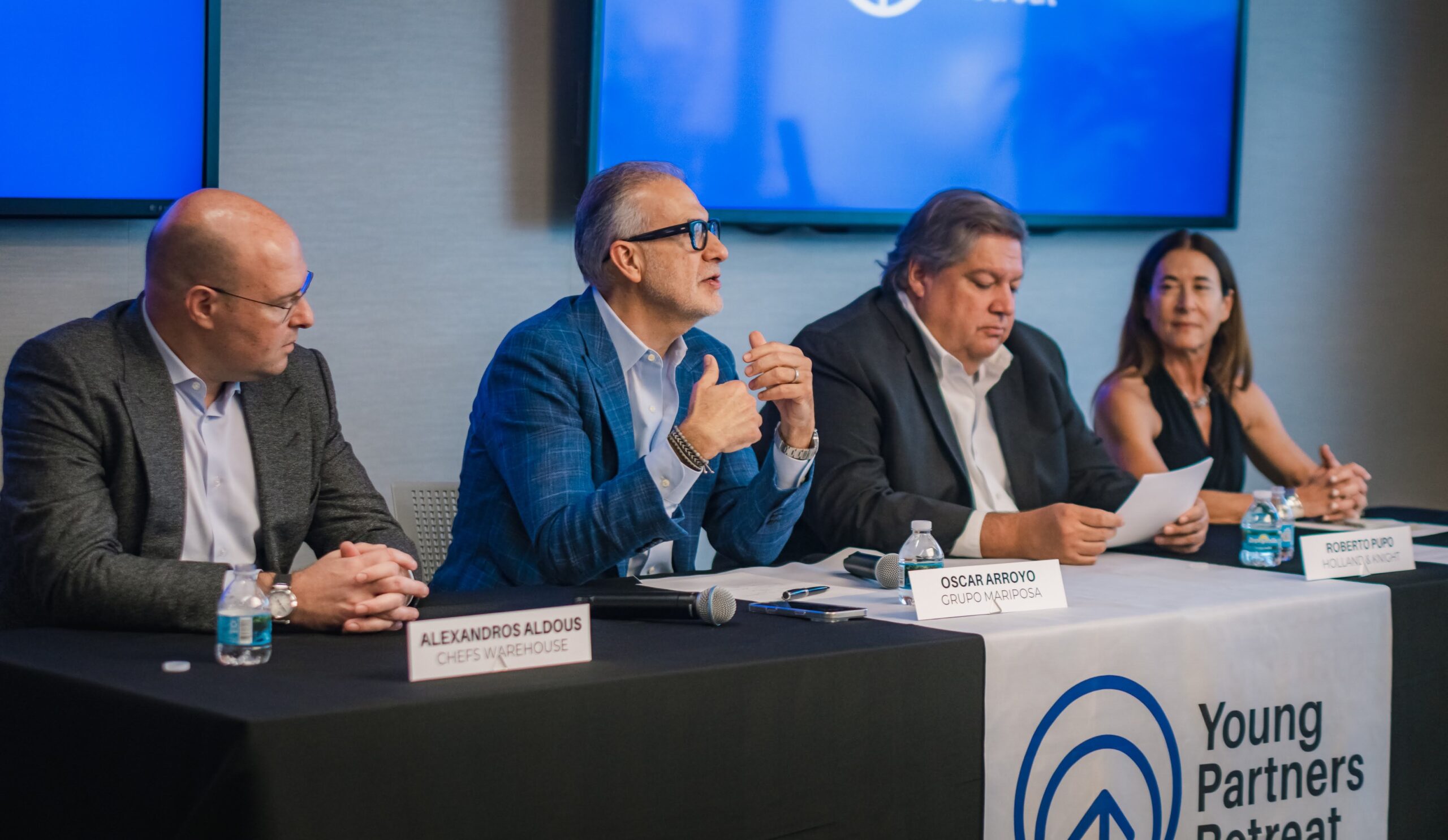 Panel de general counsels con Alexandros Aldous (Chefs Warehouse), Oscar Arroyo (Grupo Mariposa) y Roberto Pupo (Holland & Knight) en Young Partners Retreat
