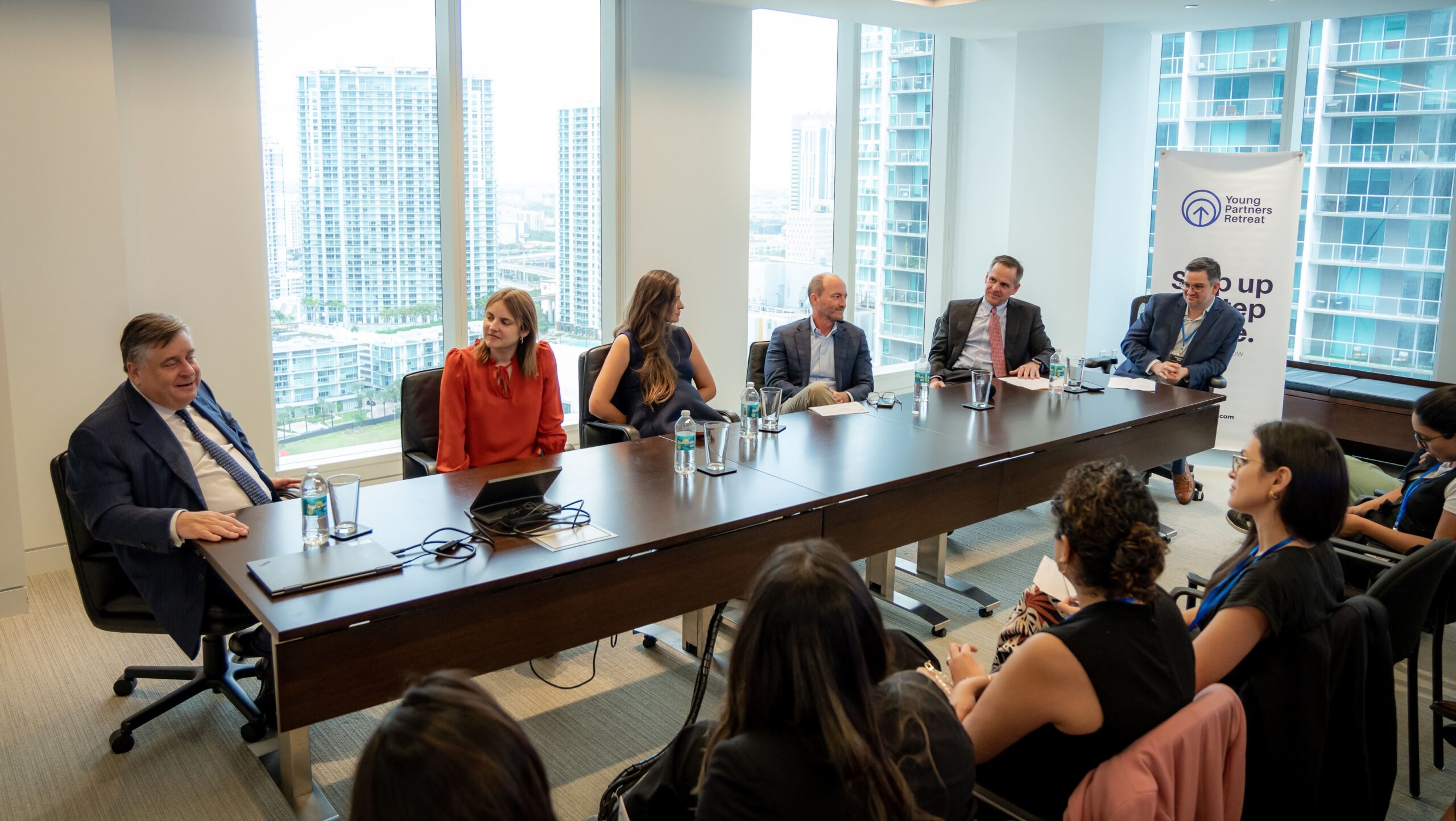 Panel de socios de la firma global Hogan Lovells en el Young Partners Retreat