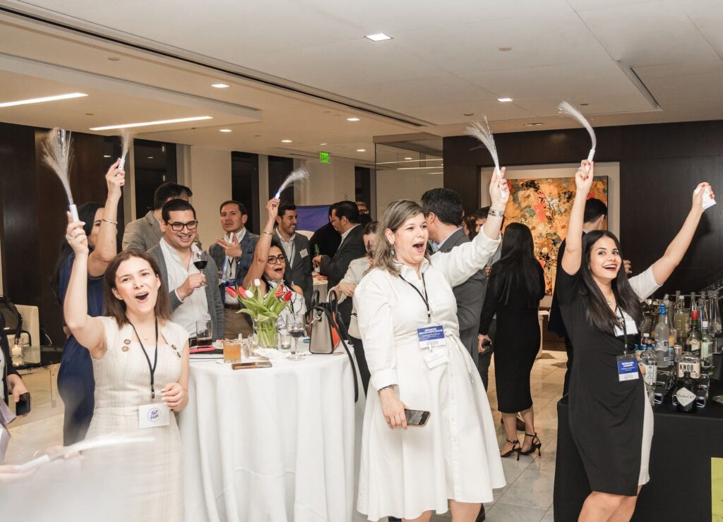 Coctel de networking de abogados en The Reunion YPR Latam